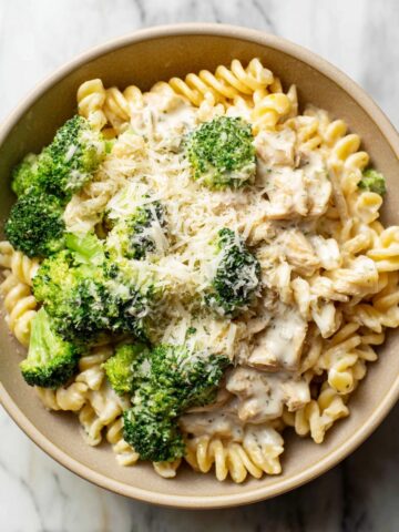 One Pot Chicken and Broccoli Pasta Recipe