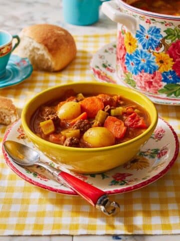 Hearty Hamburger Soup with Vegetables and Tomatoes Recipe