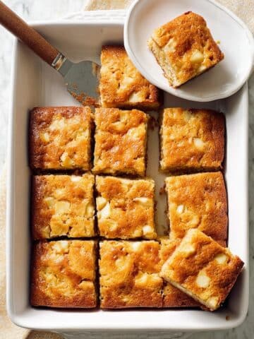 Easy Apple Cake Recipe