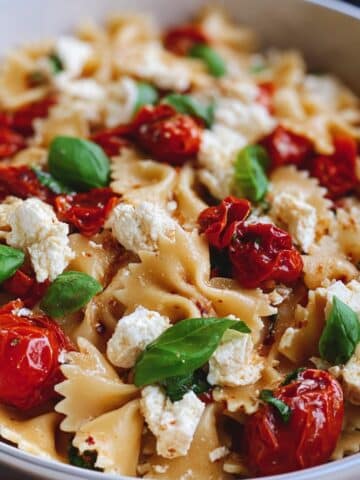 Viral TikTok Baked Feta Pasta with Cherry Tomatoes and Basil Recipe