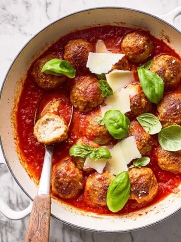 Chicken Parmesan Meatballs with Mozzarella in Marinara Recipe