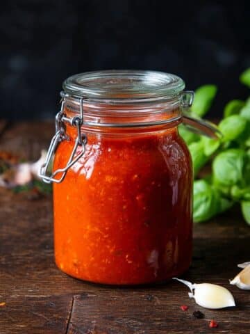 Homemade Tomato and Basil Spaghetti Sauce Recipe