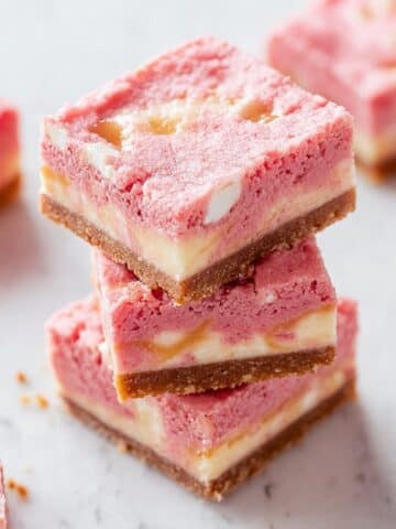 Strawberry White Chocolate Gooey Bars Recipe