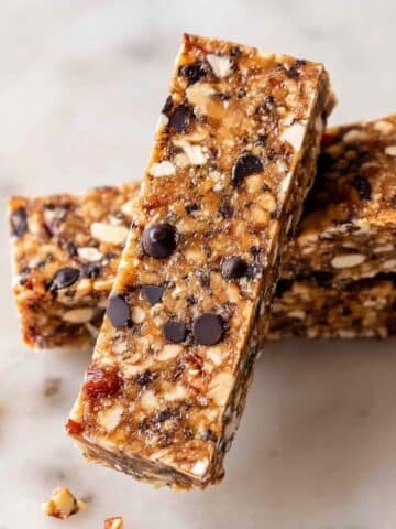 No-Bake Homemade Energy Bars with Oats and Dates Recipe